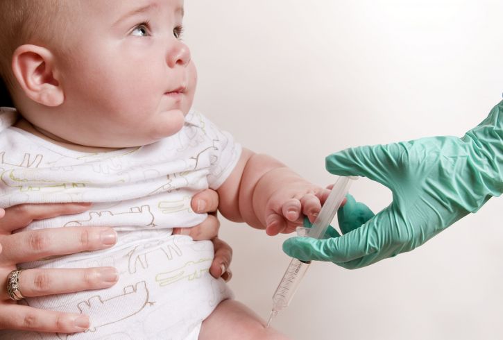 baby vaccine injection