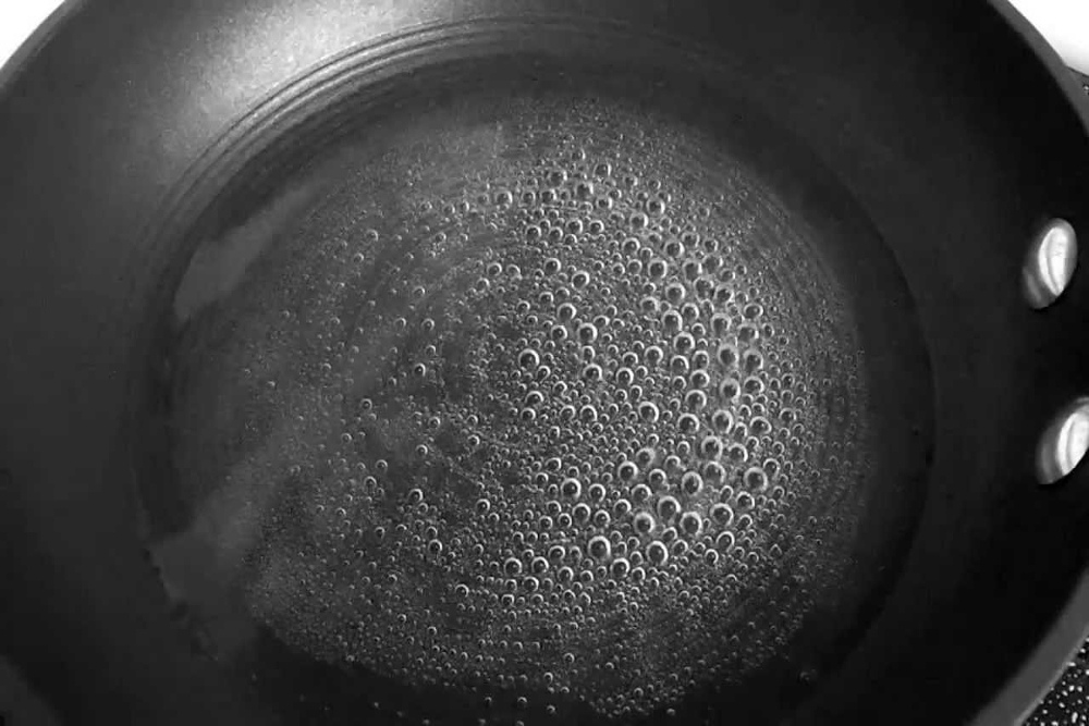 Teflon pan boiling water