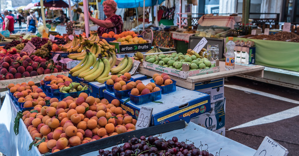 Outdoor fruit and produce market stand