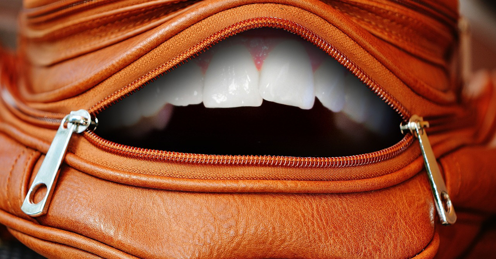 Leather bag with a mouth inside of the zipper