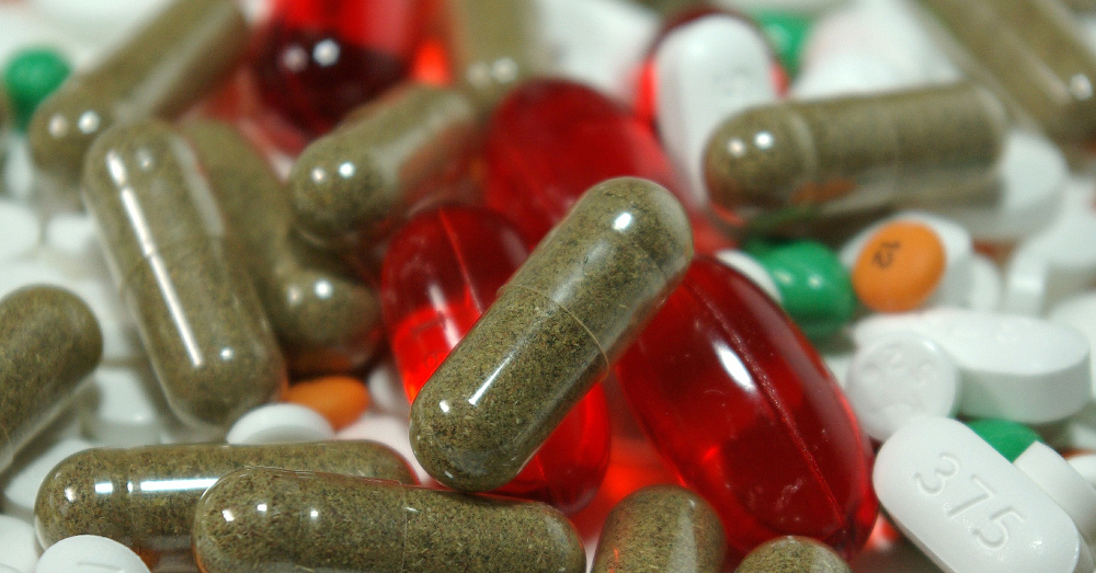 pills_capsules_pharmaceuticals_colorful_