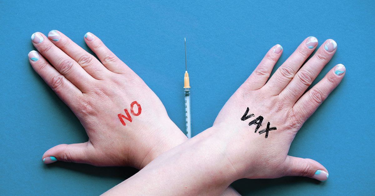 Two hands that say "NO VAX"